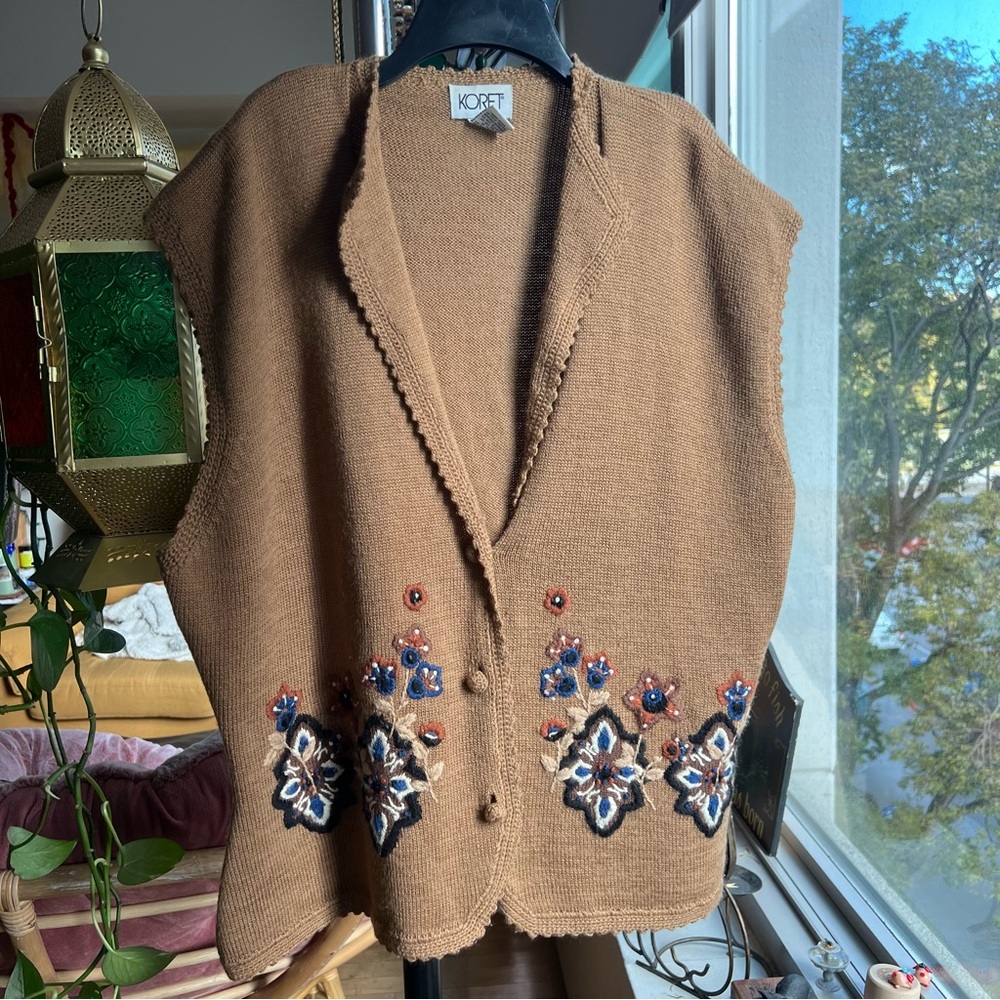 Vintage Koret Floral Embroidered Knit Sweater Vest - Picture 2 of 14